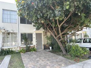Casa en venta en La Moraleja, Zapopan — foto 2 de 24