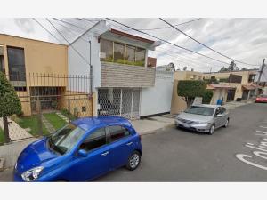 Casa en Jardines de Boulevares, Naucalpan de Juárez, México