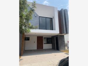 Casa en Zona Cementos Atoyac, Puebla, Puebla