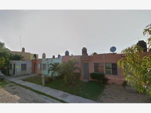 Casa en remate en Valle Paraiso, Manzanillo, Colima