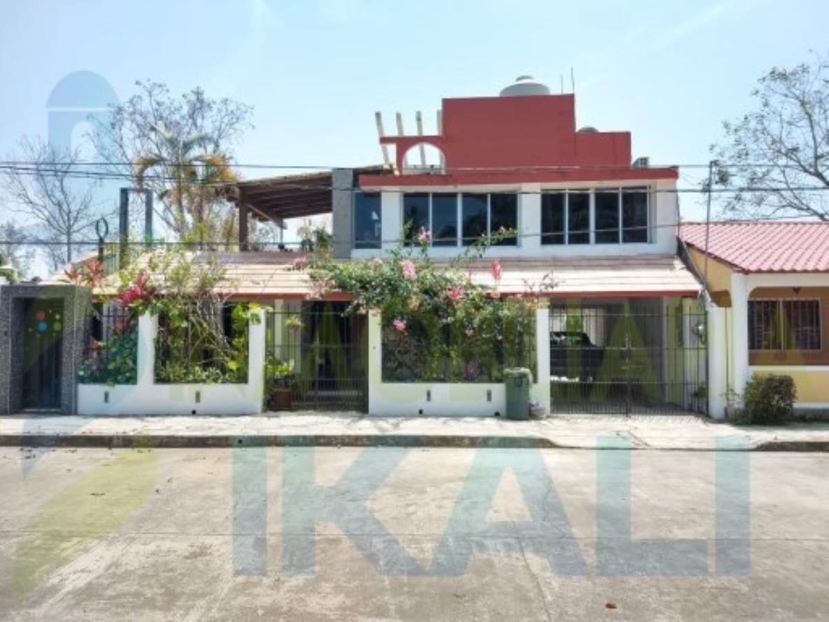 Casa en venta en Santiago de la Peña, Tuxpan — foto 1 de 30
