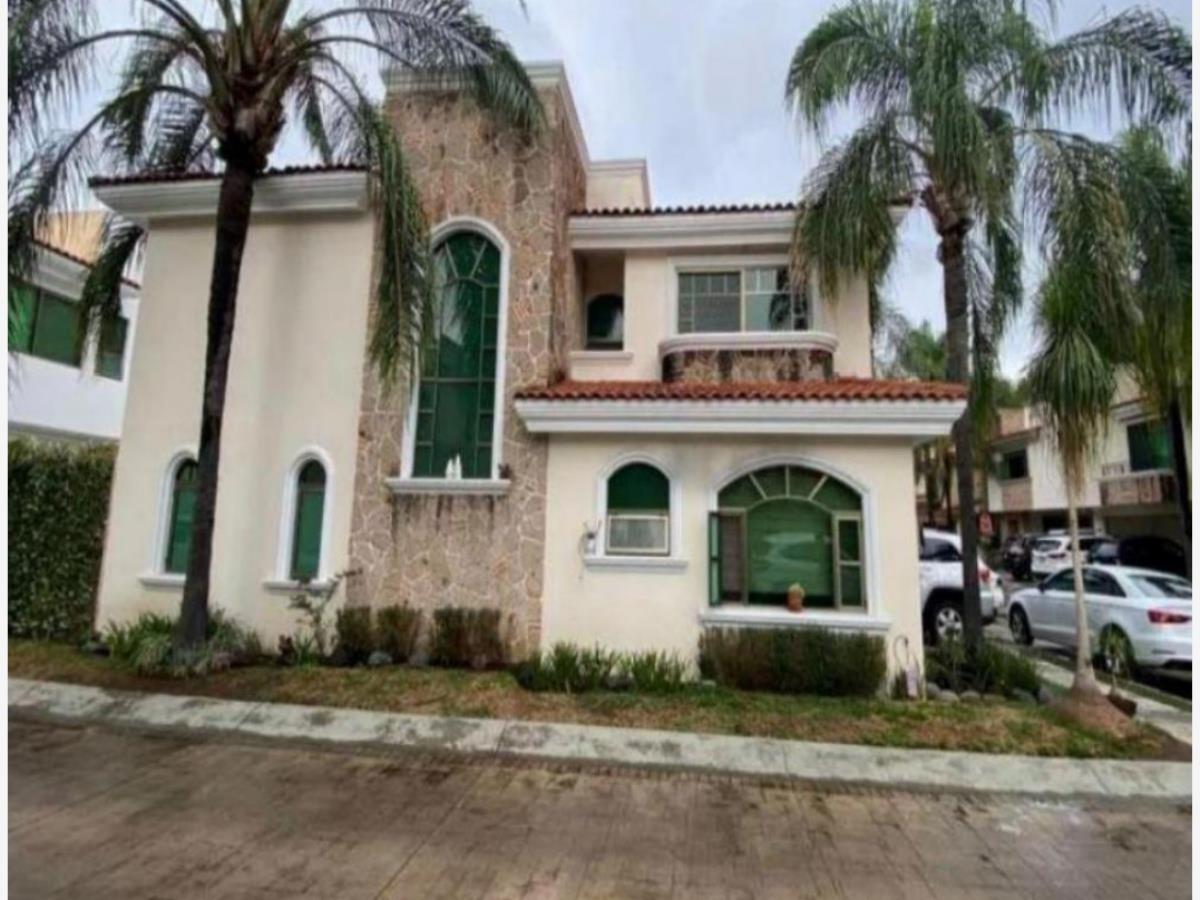 Casa en venta en Jardines de La Patria, Zapopan — foto 1 de 8