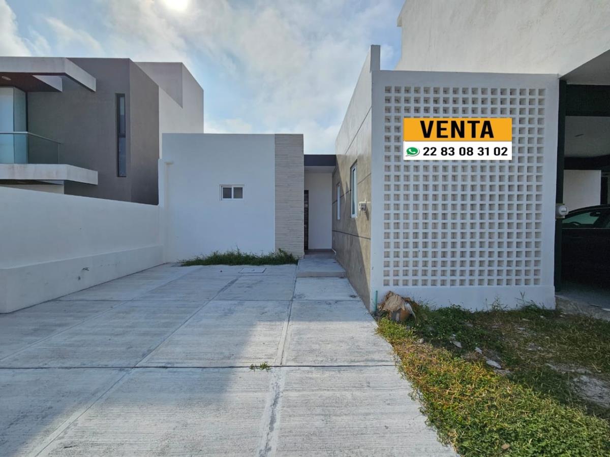 Casa en venta en Lomas de la Rioja, Alvarado — foto 1 de 16