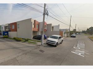 Casa en venta en Parques del Bosque, San Pedro Tlaquepaque — foto 3 de 7