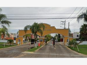 Casa en Jardines Del Edén, Tlajomulco de Zúñiga, Jalisco