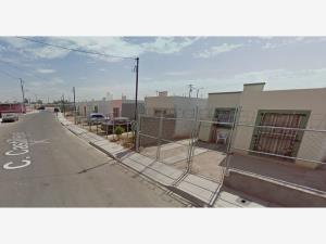 Casa en Hacienda de Los Portales, Mexicali, Baja California