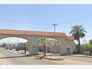 Casa en Hacienda de Los Portales, Mexicali, Baja California