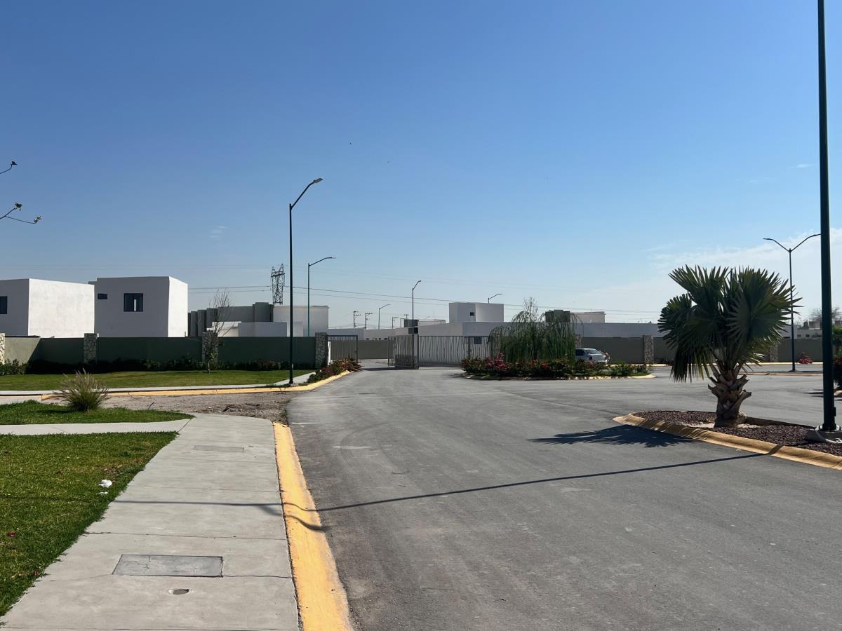 Casa en venta en Cerradas Miravalle, Gómez Palacio — foto 1 de 13