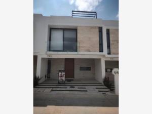 Casa en Arbolada Bosques de Santa Anita, Tlajomulco de Zúñiga, Jalisco