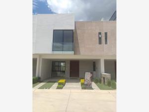 Casa en Jardines de la Cantera, Zapopan, Jalisco