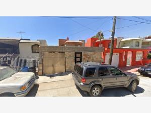 Casa en Magisterial La Presa, Ensenada, Baja California