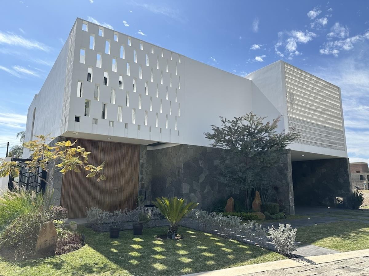 Casa en venta en La Mojonera, Zapopan — foto 1 de 39