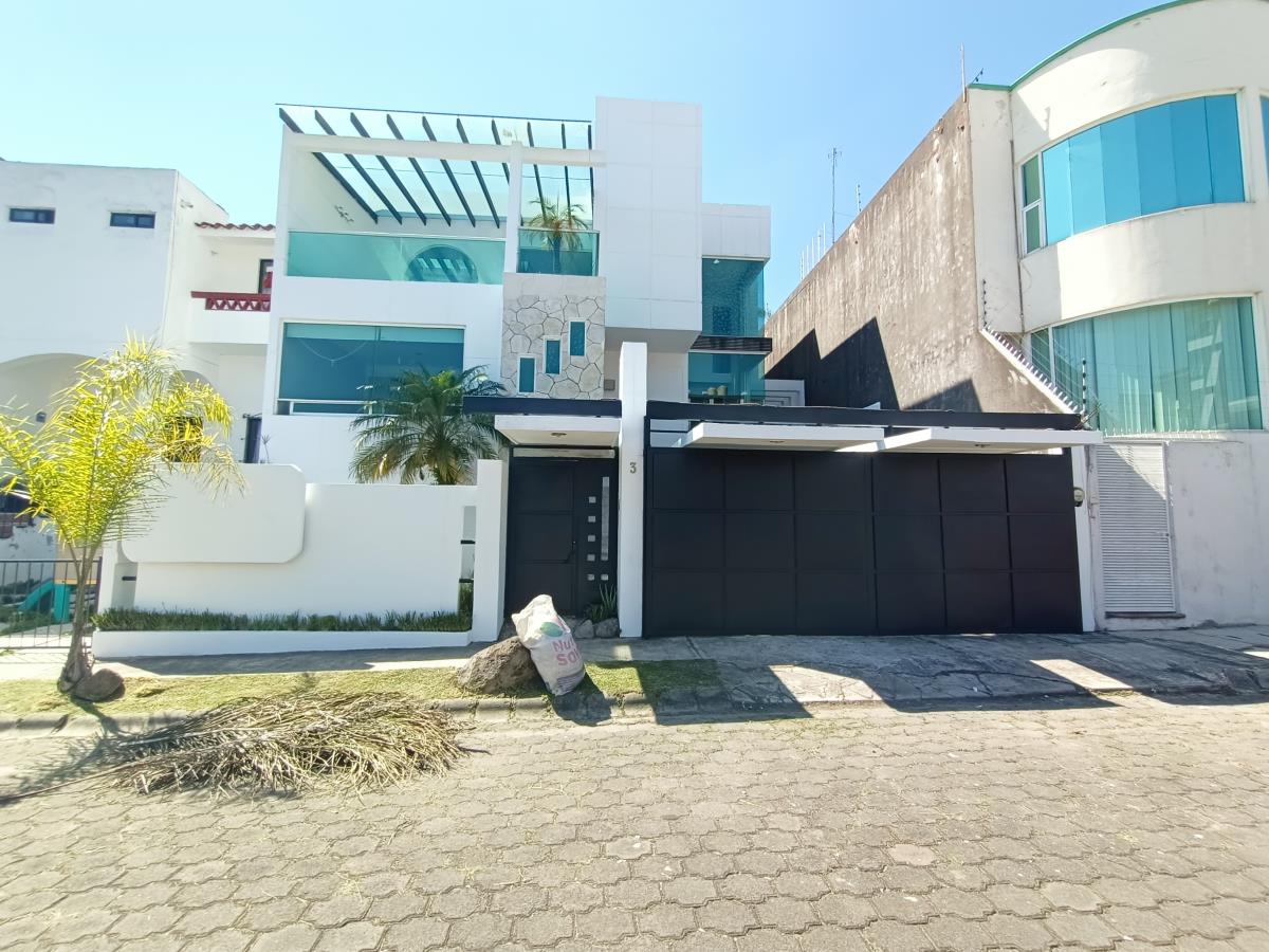 Casa en venta en Pedregal de las Animas, Xalapa — foto 1 de 44