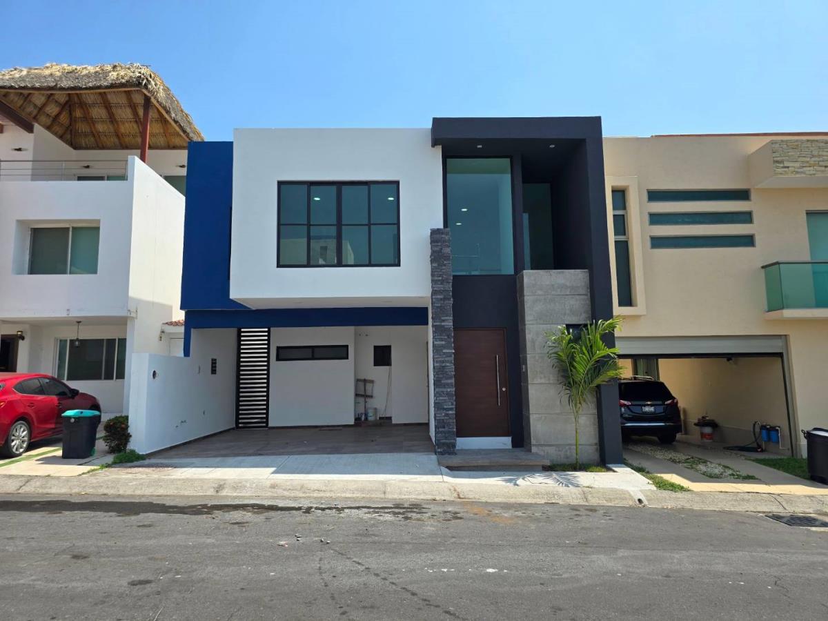 Casa en venta en Las Lomas Residencial, Alvarado — foto 1 de 10