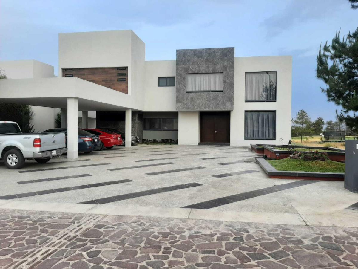 Casa en venta en La Campiña del Bosque, León — foto 1 de 10