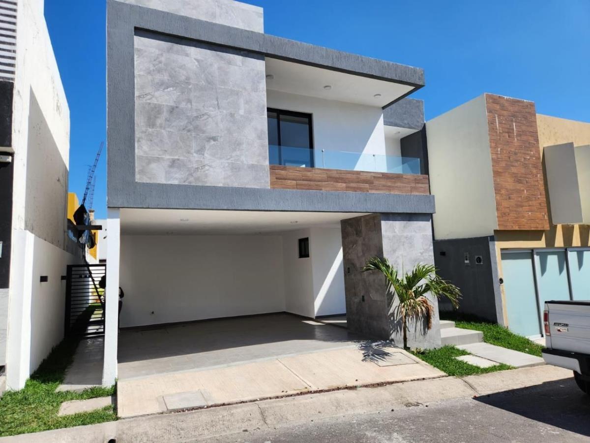 Casa en venta en Las Lomas Residencial, Alvarado — foto 1 de 33