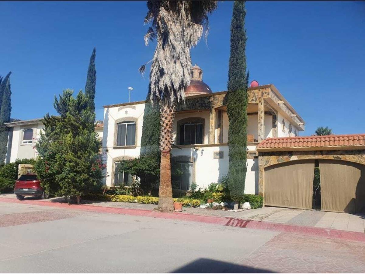 Casa en renta en Jardines de Versalles, Saltillo — foto 1 de 28