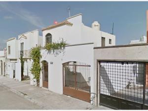 Casa en venta en Manantiales del Bosque, Ramos Arizpe — foto 3 de 4