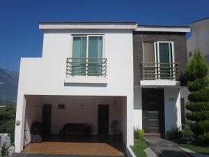 Casa en venta en Los Milagros de Valle Alto, Monterrey — foto 2 de 24