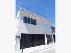 Casa en venta en Jardines del Moral, León — foto 3 de 25