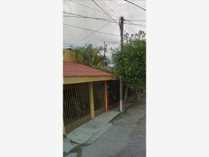Casa en remate en Lázaro Cárdenas, Tepic, Nayarit