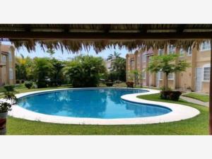 Casa en venta en La Joya, Zihuatanejo de Azueta, Guerrero