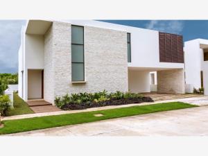 Casa en Yucatán Country Club, Mérida, Yucatán