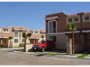 Casa en Residencial Villaflores, Tijuana, Baja California