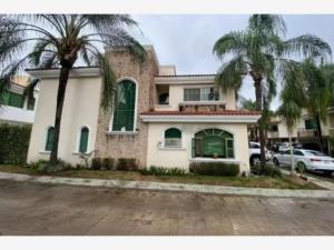 Casa en Jardines de La Patria, Zapopan, Jalisco