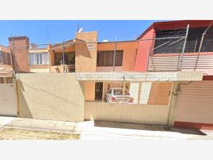 Casa en Plazas Amalucan, Puebla, Puebla