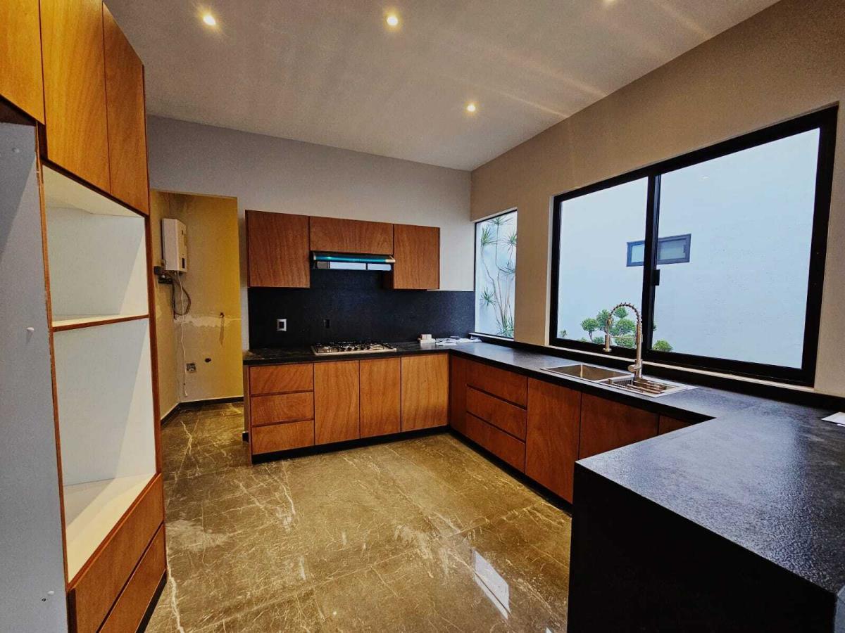 Casa en venta en Lomas de Atzingo, Cuernavaca — foto 1 de 19