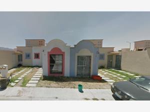 Casa en Santa Cruz del Valle, Tlajomulco de Zúñiga, Jalisco