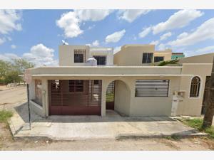 Casa en Girasoles de Opichen, Mérida, Yucatán