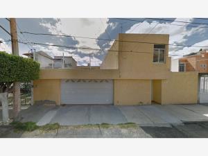CASA EN VENTA EN ZONA DE ORO, CELAYA, GUANAJUATO. CASA EN VENTA EN ZONA DE ORO, CELAYA, GUANAJUATO.