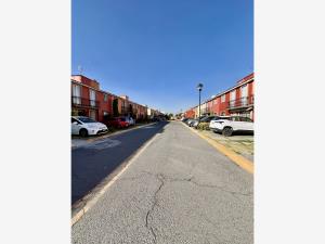 Casa en venta en Santa Cruz Otzacatipan, Toluca — foto 2 de 25