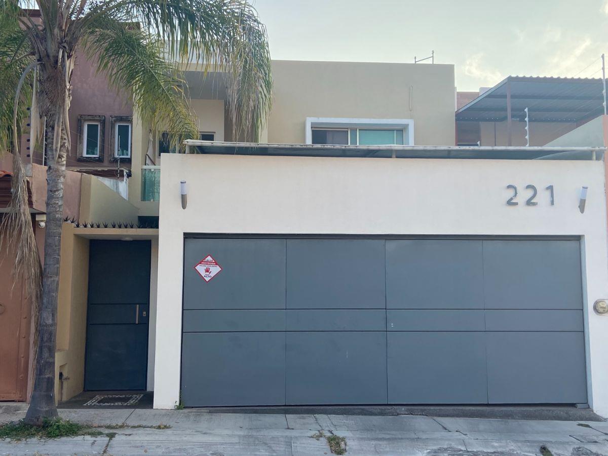 Casa en venta en Residencial Esmeralda, Colima — foto 1 de 11