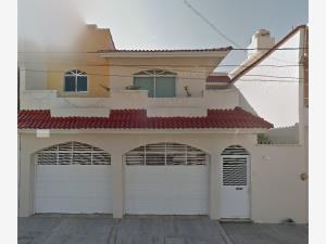 Casa en venta en Jardines de Mocambo, Boca del Río — foto 3 de 6