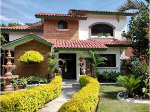 Casa en renta en Lomas de Cocoyoc, Atlatlahucan, Morelos Casa en renta en Lomas de Cocoyoc, Atlatlahucan, Morelos