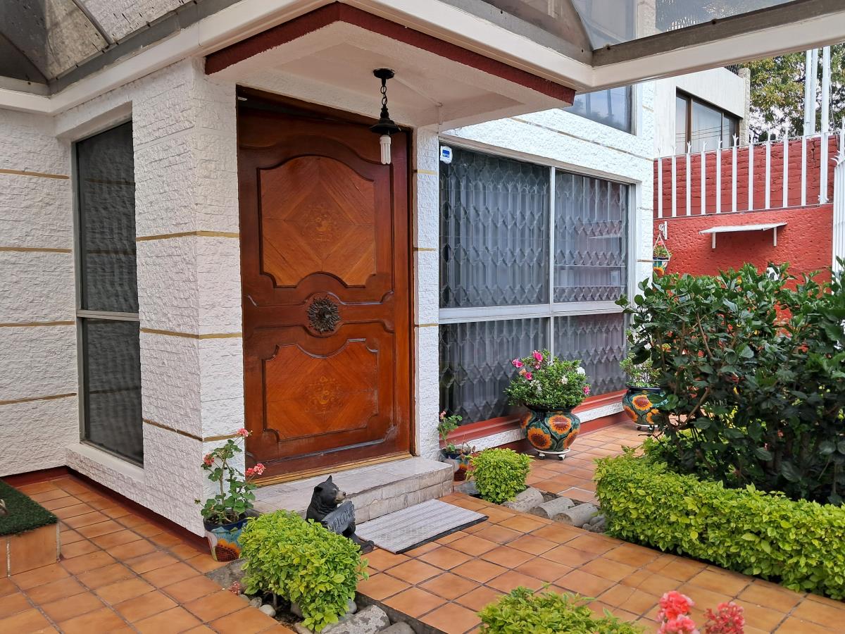 Casa en venta en Vergel de Coyoacan, Tlalpan — foto 1 de 38