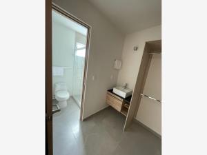 Casa en venta en Arbolada Bosques de Santa Anita, Tlajomulco de Zúñiga — foto 3 de 15