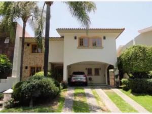 Casa en Puerta de Hierro, Zapopan, Jalisco