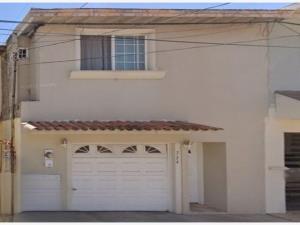 Casa en Villa del Real, Ensenada, Baja California