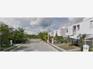 Casa en venta en La Guadalupana, Playa del Carmen — foto 1 de 4