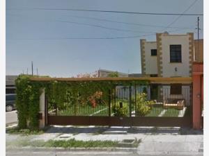 Casa en Valle de las Flores Popular, Saltillo, Coahuila de Zaragoza