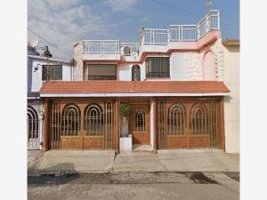 Casa en remate en Bosques del Valle 1a Sección, Coacalco de Berriozábal, México