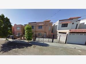 Casa en Jardines del Lago, Mexicali, Baja California