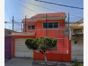 Casa en Jardines de Morelos Sección Bosques, Ecatepec de Morelos, México