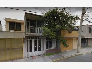 Casa en venta en C.T.M. Atzacoalco, Gustavo A. Madero — foto 2 de 9