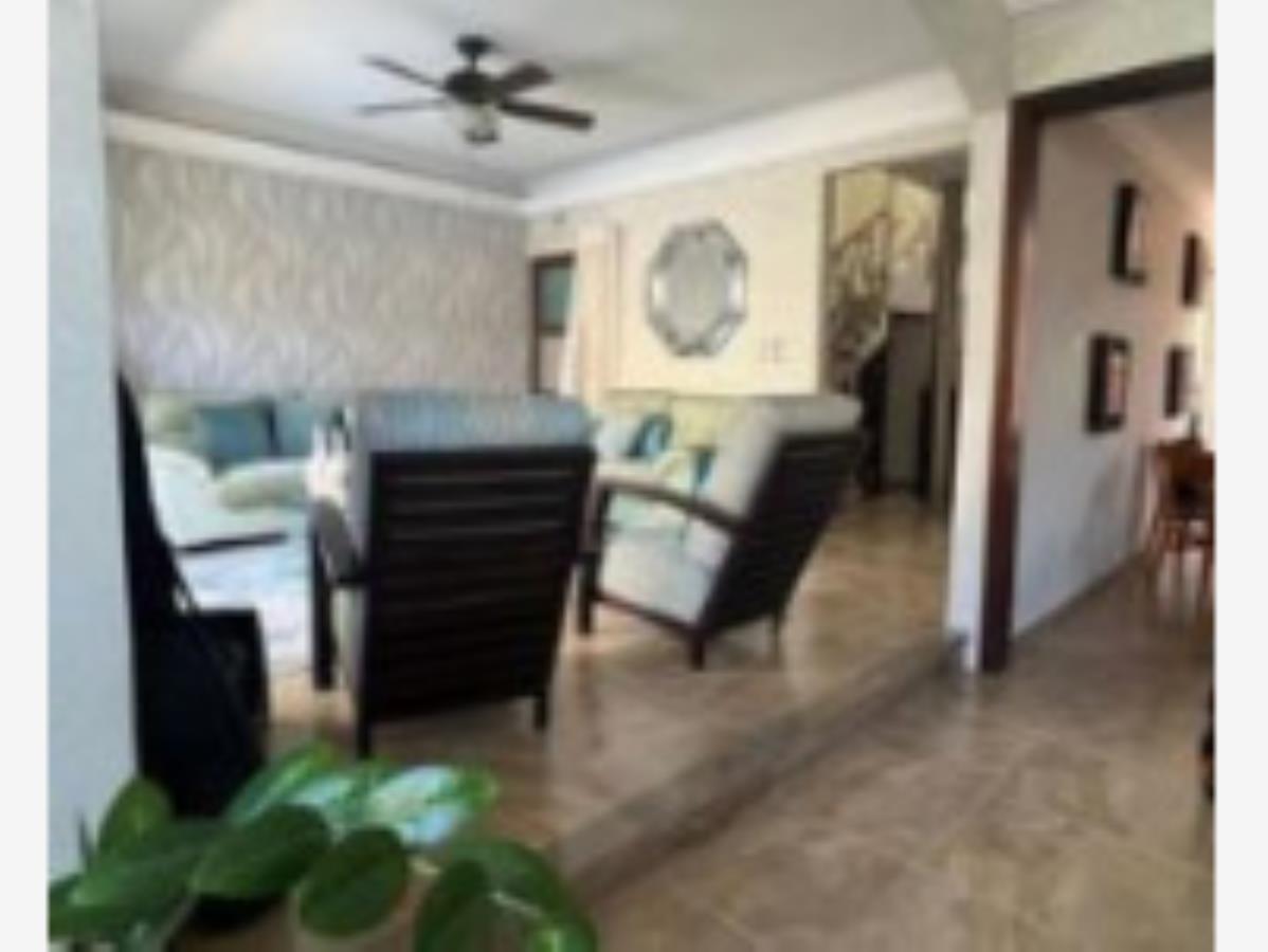 Casa en venta en Valle del Campestre, León — foto 1 de 11