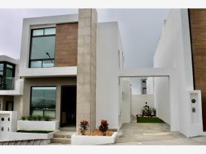 Casa en venta en Lomas de Lourdes, Saltillo, Coahuila de Zaragoza Casa en venta en Lomas de Lourdes, Saltillo, Coahuila de Zaragoza